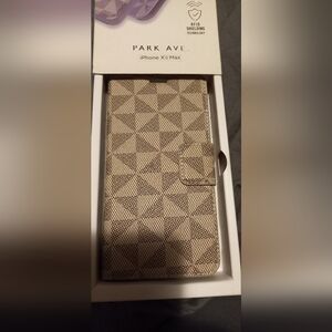 iPhone XS Max Geometric Patterned Wallet Case Brown and Cream